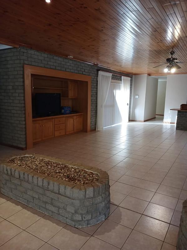 4 Bedroom Property for Sale in Lutzville Western Cape